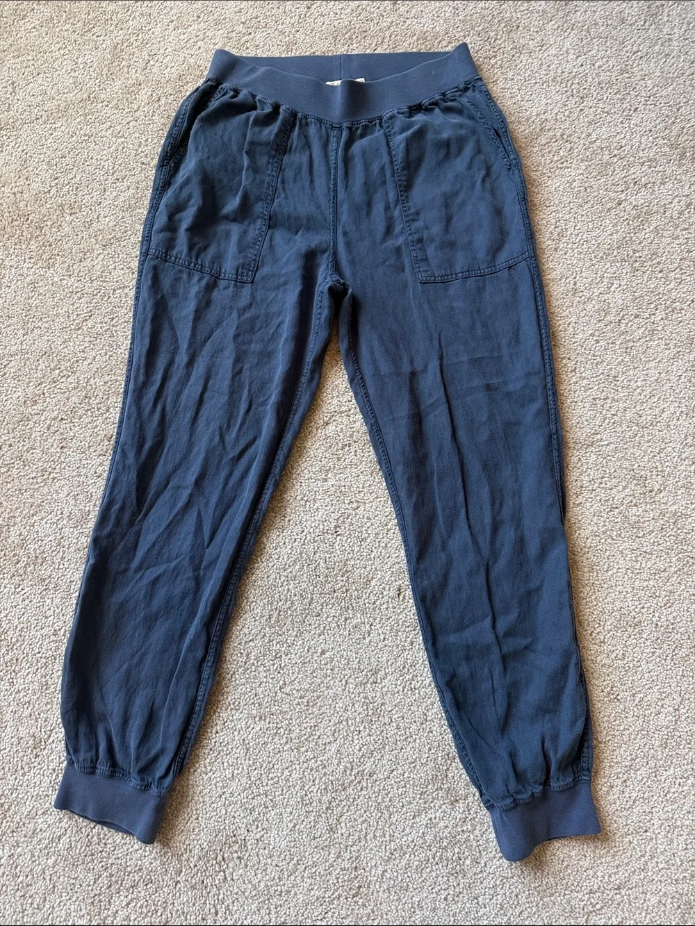Faherty Arlie Day Linen Blend Jogger Pant in Navy Blue - Picture 2 of 9